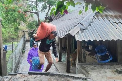 Thanh Hóa sơ tán khẩn cấp 45 hộ dân ở Mường Lát do mưa lớn