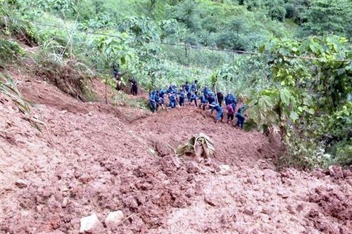 Tuyên Quang: Tạm dừng các phương tiện đi qua khu vực đèo Khau Lắc
