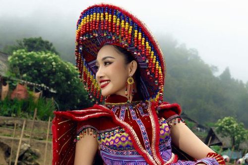 Ấn tượng với trang phục dân tộc dự thi Miss Global 2022 của Đoàn Hồng Trang