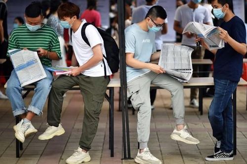 Các địa phương ở Trung Quốc tìm cách thu hút cử nhân về nông thôn làm việc
