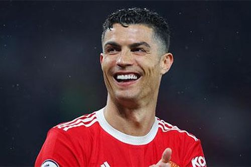 Ronaldo cảm ơn fan về danh hiệu Cầu thủ xuất sắc nhất MU mùa 2021/22