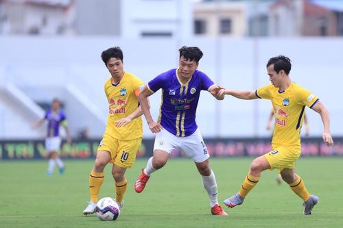 HAGL thua Hà Nội 2-4: Chuyện gì đang xảy ra với đội bóng của Kiatisuk?