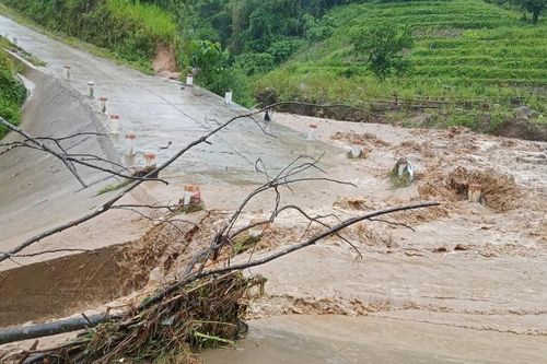 Di chuyển gần 50 hộ dân ra khỏi vùng nguy cơ sạt lở