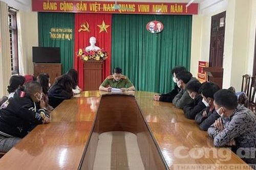 Lâm Đồng: Phá sòng bạc lớn trong nhà lồng trồng rau, hoa