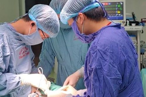 Vỡ u thận, bệnh nhân cấp cứu khẩn vì sốc mất máu