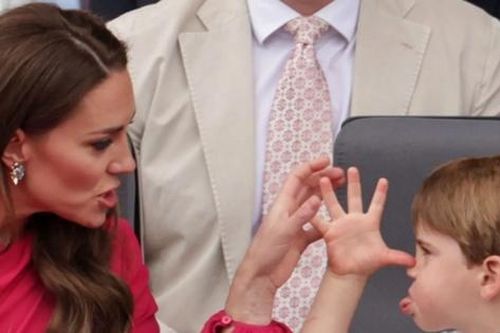 Hoàng tử Louis 'tỏ thái độ' với Công nương Kate: Chiều quá hóa hư hay là bình thường?