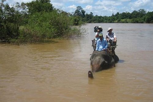 Cưỡi voi trên dòng Sêrêpôk