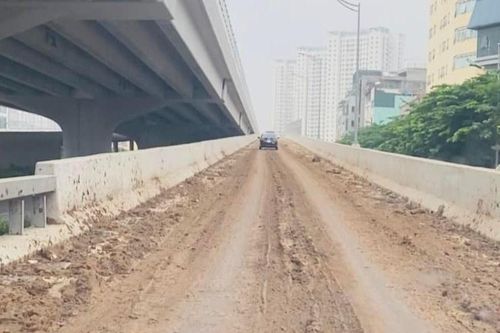 Truy tìm tài xế để đất đá rơi vãi ở đường trên cao