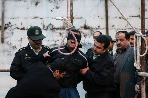 Iran treo cổ 12 tù nhân Baluch trong một ngày