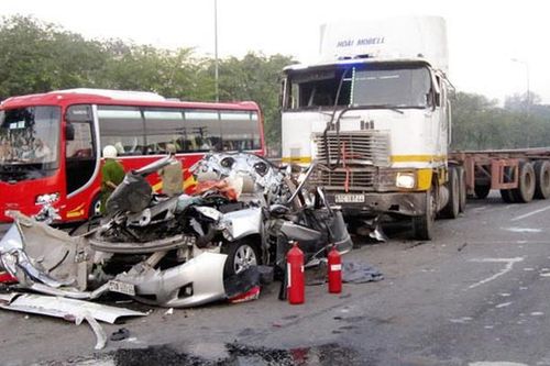 Điều tra vụ tai nạn làm 2 người chết tại chỗ