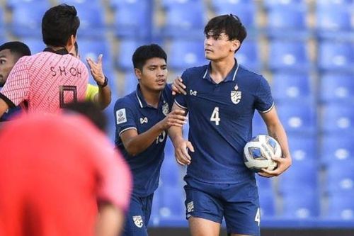 Trung vệ trở về từ châu Âu gây thất vọng ở U23 Thái Lan
