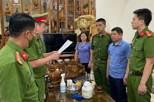 Khởi tố, bắt tạm giam Trưởng khoa Dược Bệnh viện Đa khoa Sơn La liên quan vụ Việt Á