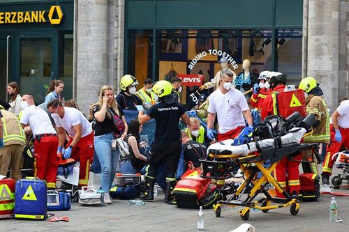Vụ lao xe vào đám đông tại thủ đô Berlin: Cảnh sát xác nhận 8 người bị thương
