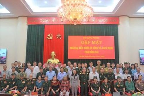 Bộ Quốc phòng gặp mặt đoàn đại biểu người có công tỉnh Đồng Nai