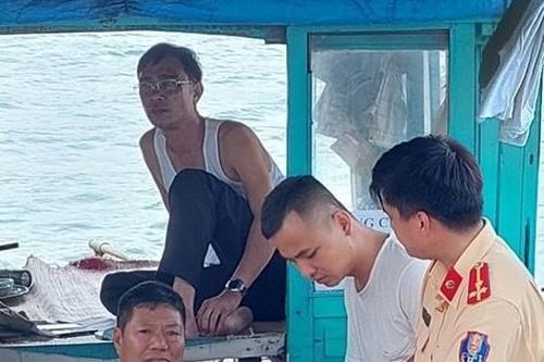 Bắt băng nhóm thu tiền bảo kê tàu hàng trên biển