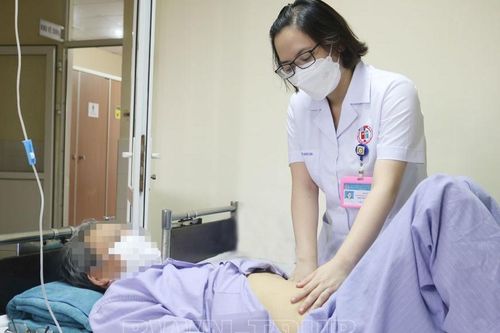Viêm gan cấp sau 3 ngày ngậm thuốc 'gia truyền' chữa loét mệng