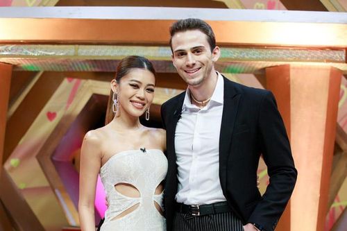 9X nhuộm tóc hồng ngày ra mắt khiến bố mẹ bạn trai Tây ái ngại