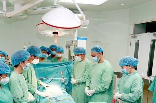 Phút cúi đầu của bác sĩ Huế trước bệnh nhân hiến tạng cứu người