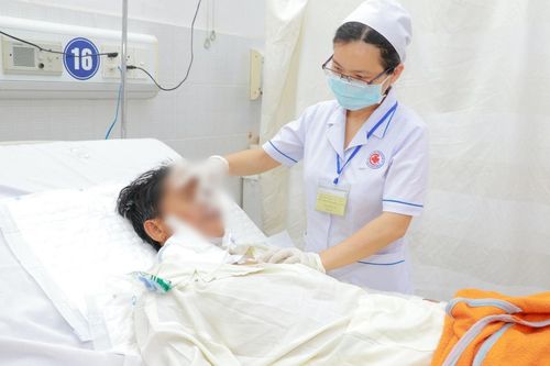 Nhầm ổ áp xe nhiễm trùng thành bệnh quai bị, nam bệnh nhân nhập viện nguy cấp