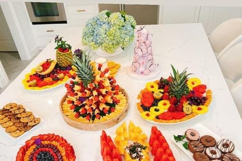 Bàn tiệc đẹp như hoa nở của Hoa hậu Phạm Hương