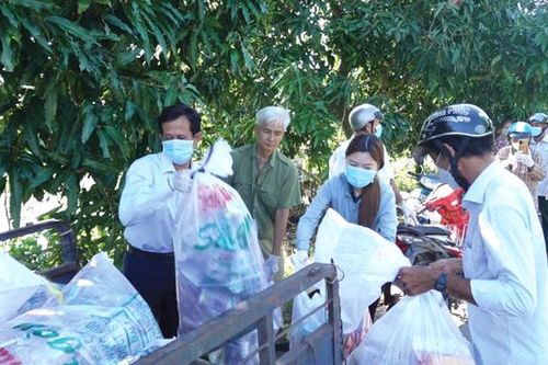 Thu gom, vận chuyển và xử lý 800kg bao gói thuốc bảo vệ thực vật sau sử dụng