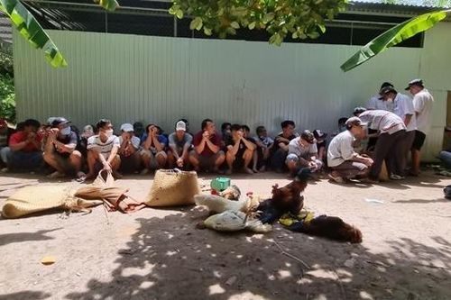 Tụ tập ven sông sát phạt ăn tiền
