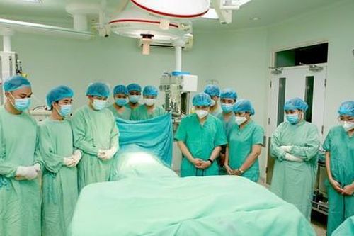 Bác sĩ mặc niệm tiễn biệt thanh niên hiến tạng cứu sống hai người