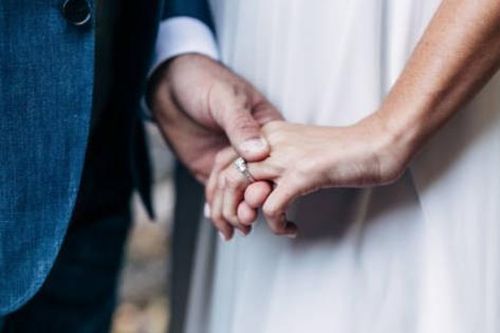 47 tuổi tái hôn với ông 52, sau 2 năm khóc đòi bỏ: 'Ông ấy quá sung sức!'