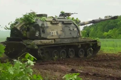 Nga tung video pháo tự hành Msta-S tấn công xe tăng Ukraine