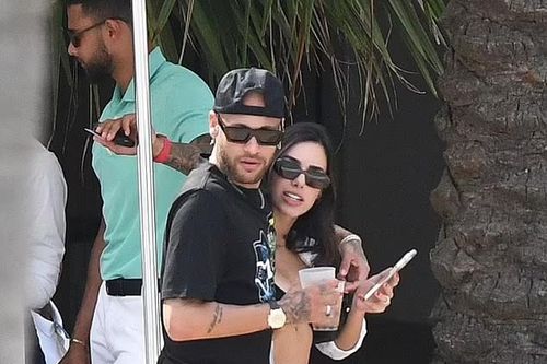 Neymar hẹn hò bạn gái người mẫu