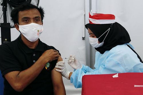 Indonesia tiến tới tự chủ sản xuất vaccine ngừa Covid-19