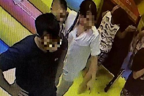 Xác minh thông tin bé gái 4 tuổi bị đánh trong khu vui chơi