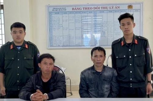 Đứng chờ xe khách, người mua và kẻ bán ma túy bị bắt