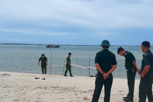 Điều tra nguyên nhân vụ thi thể trôi dạt vào bờ biển ở Quảng Trị