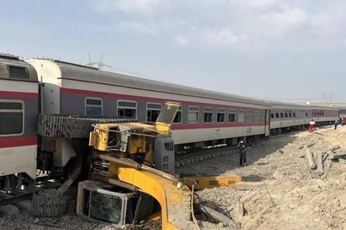 Iran: Tàu hỏa đâm trúng máy xúc, hơn 100 người thương vong