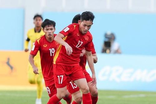 Tiền vệ Hai Long bất ngờ với danh hiệu Cầu thủ xuất sắc nhất trận