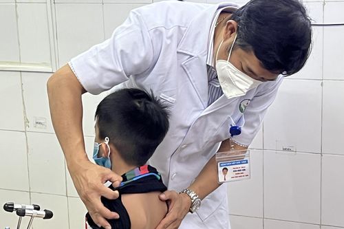 'Nhiều trẻ em bị cong vẹo cột sống không được điều trị kịp thời'