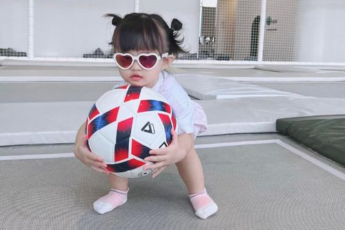 Đông Nhi 'lên tiếng' khi con gái Winnie bị con trai nhạc sĩ Dương Khắc Linh 'bơ'