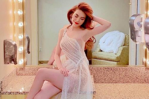 Những lần Hà Hồ khiến khán giả phải 'đỏ mặt'