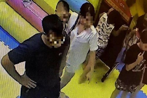 Hà Nội: Bé gái 4 tuổi nghi bị người đàn ông hành hung ở khu vui chơi