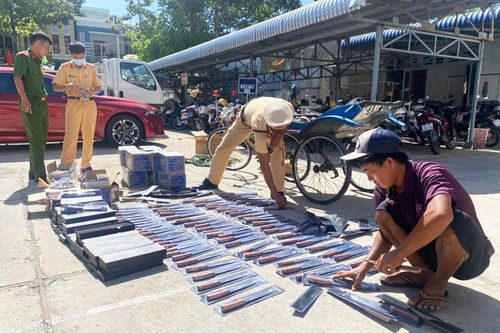 Xe lôi chở hàng không rõ nguồn gốc