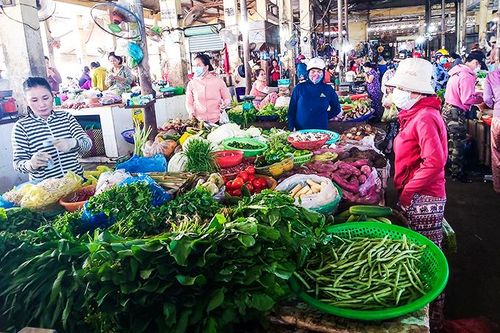 Hàng hóa đồng loạt tăng giá