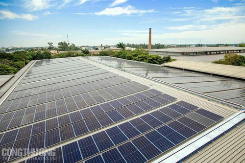 Hoa Kỳ xem xét miễn thuế phòng vệ thương mại tạm thời với pin năng lượng mặt trời nhập khẩu