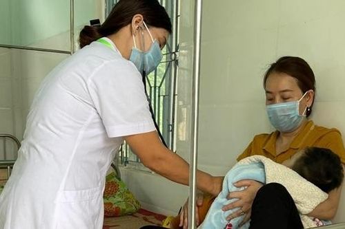 Cứu sống cháu nhỏ đuối nước trong thùng nhựa gia đình
