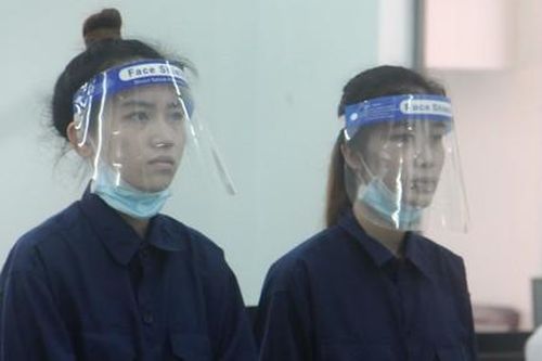 Hai cô gái 19 tuổi cùng lãnh án 20 năm tù vì bán ma túy 'nước dâu'