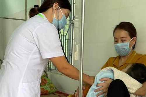 Cháu bé suýt chết đuối trong thùng chứa nước của gia đình