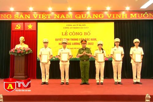 Thăng cấp bậc hàm, nâng lương cho 174 cán bộ chiến sỹ công an quận Cầu Giấy