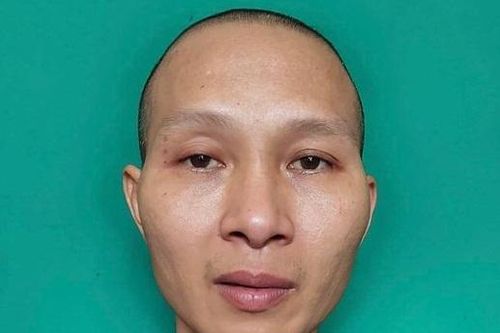 Bắt gã đàn ông mang ma túy đi bán