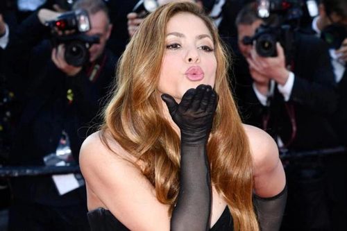 Shakira trên thảm đỏ Cannes 2022