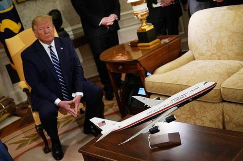 Rắc rối với màu sơn mới do ông Trump lựa chọn cho Air Force One